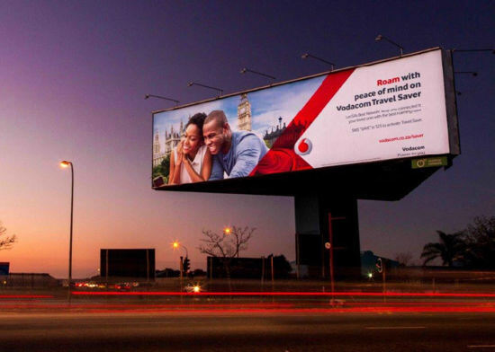 Εξωτερική οθόνη LED με αδιαβροχοποίηση IP65, φωτεινότητα 5000-6000cd/m² και μέγεθος ντουλαπιού 960x960mm για ψηφιακή διαφημιστική πινακίδα